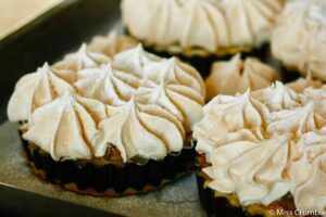 rhubarb-meringuee-Torte