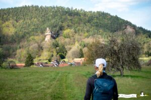 Ankunft in Obersteinbach mit Blick auf die Ruinen des Schlosses Klein Arnsberg