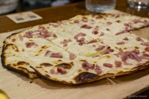 Traditioneller Flammkuchen bei La Soï in Colmar